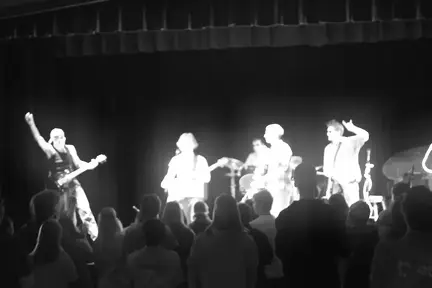 12383 bw glow 1600x1067